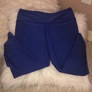 Nike Calf Length Athletic Wear Leggings.